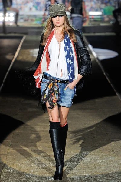 Look 19